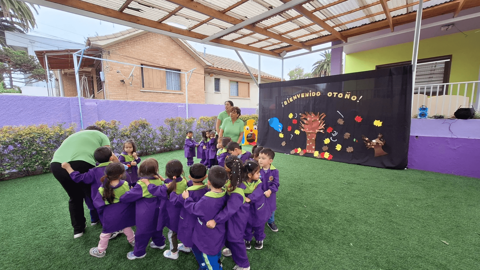 Niños jugando en Jardín Gionat - Metodología de aprendizaje entretenido Quilpué